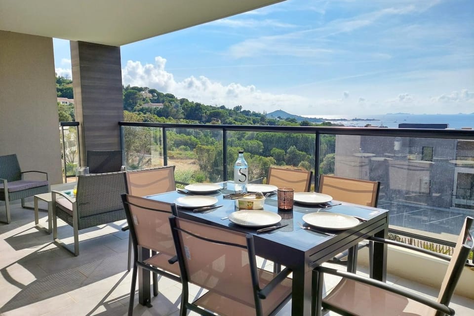 Balcony/Terrace, Dining area, Mountain view, Sea view