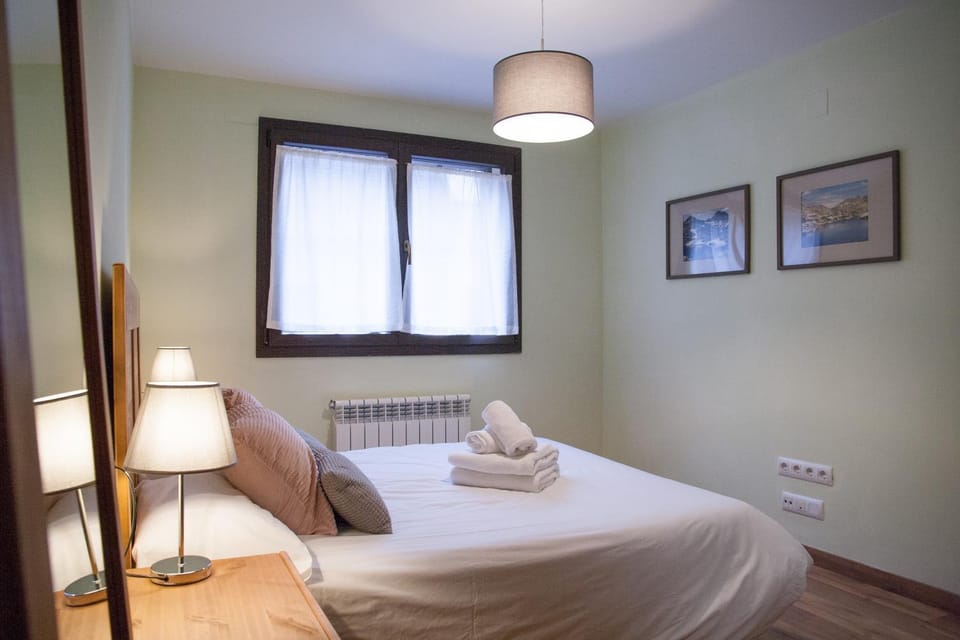 Bed, Photo of the whole room