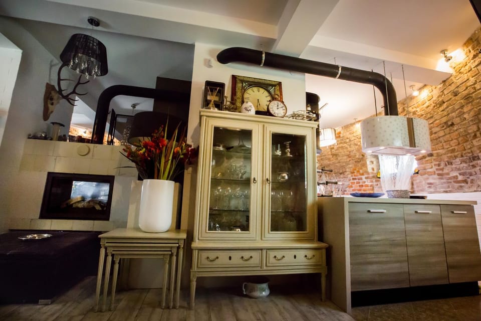 Kitchen or kitchenette, Seating area