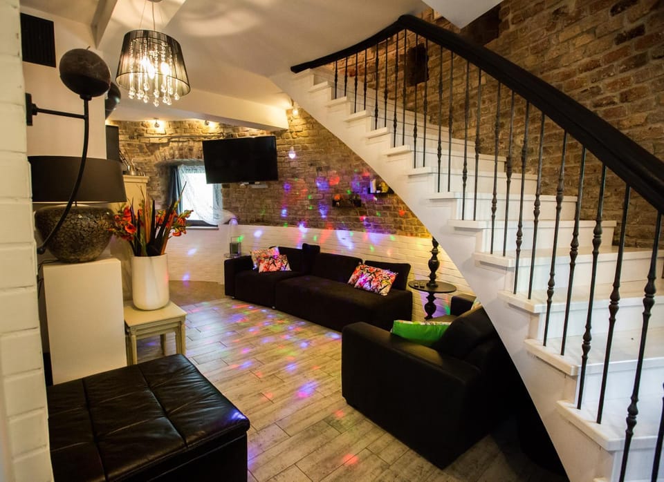 TV and multimedia, Living room, Seating area