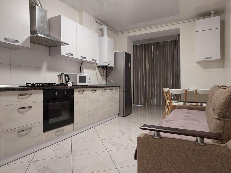 Kitchen or kitchenette, Living room, Dining area, oven, stove