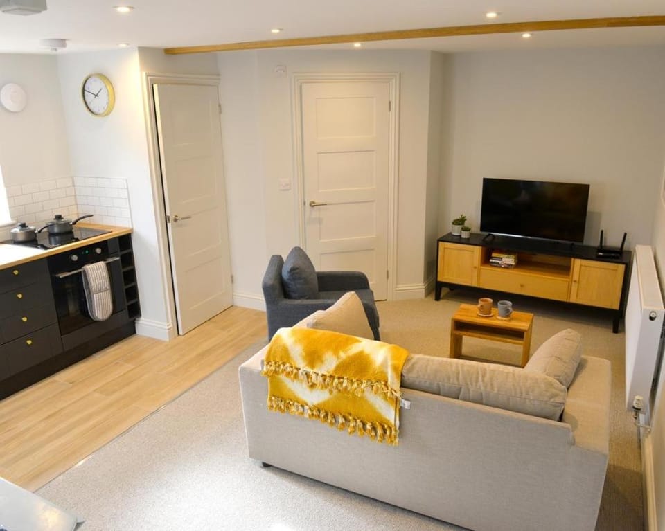 Communal lounge/ TV room, TV and multimedia, Seating area