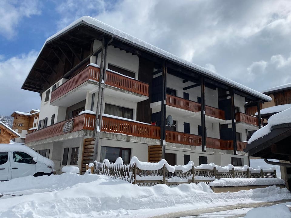 Property building, Summer, Skiing, View (from property/room), Cycling, Seasons