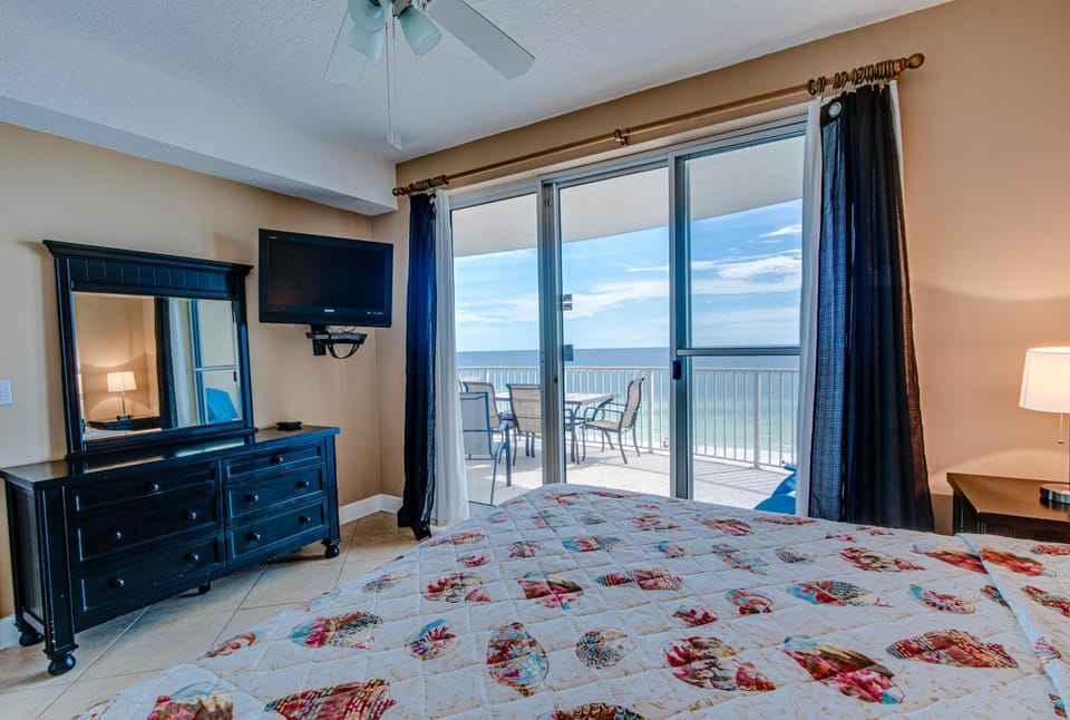 Twin Palms Resort #601 by Book That Condo House in Long Beach