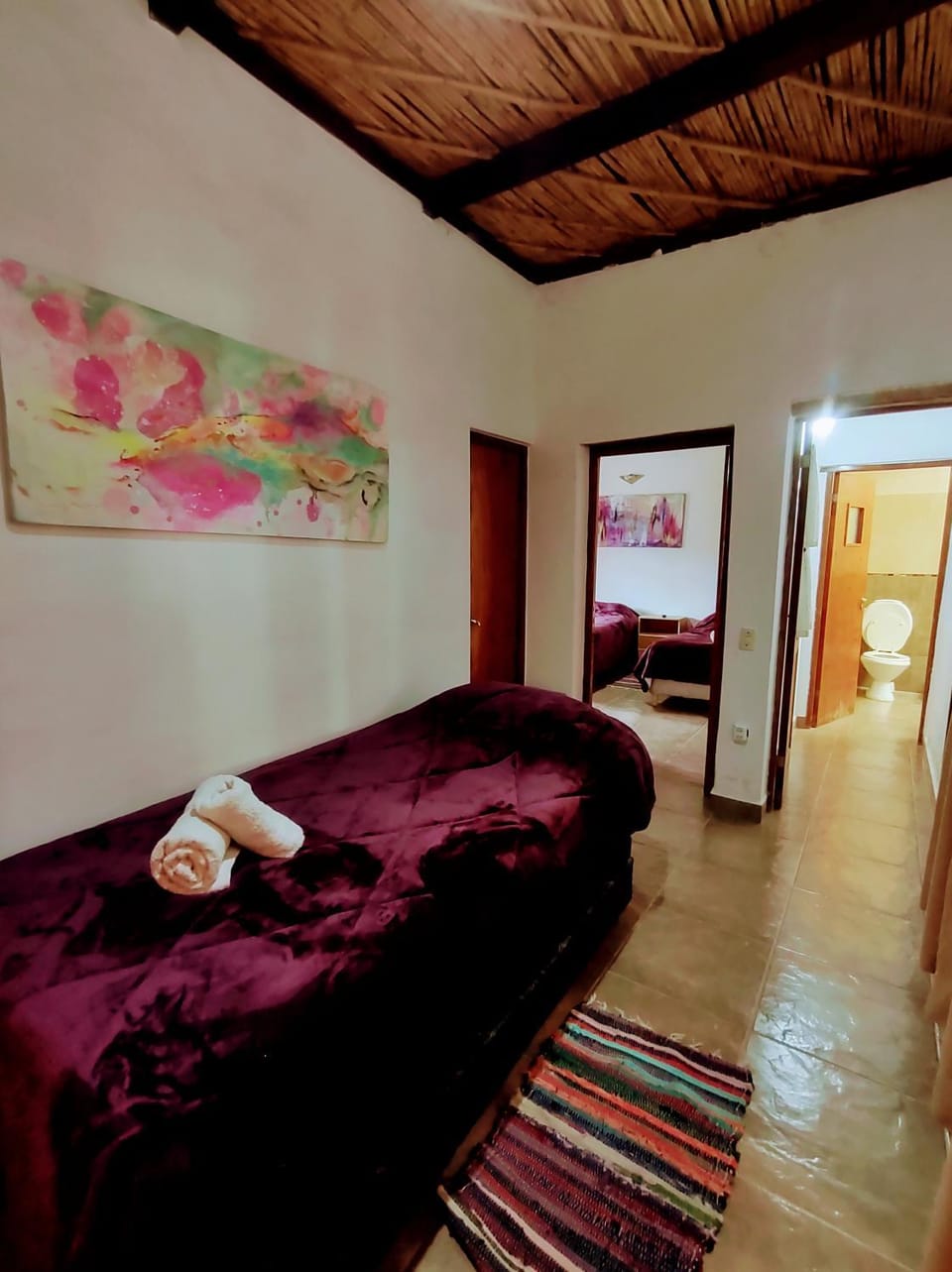 Bed, TV and multimedia, Photo of the whole room, Bedroom, towels