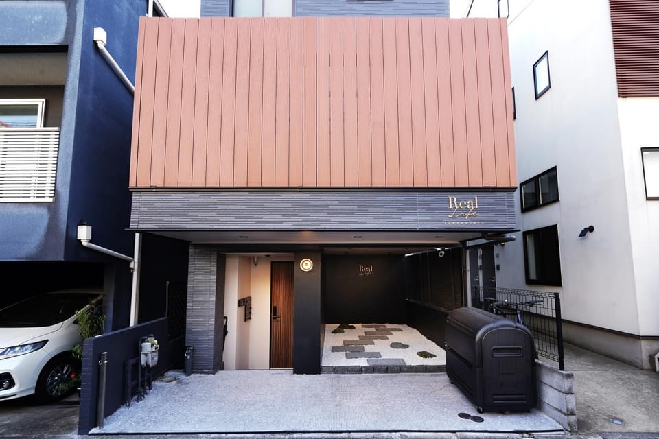 Property building, Facade/entrance
