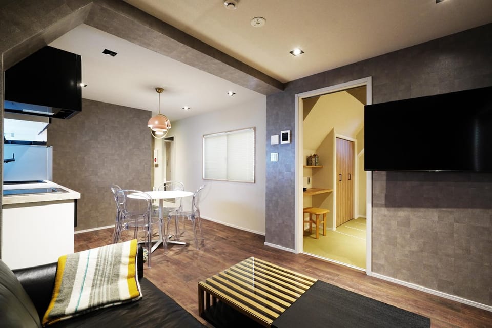 Communal lounge/ TV room, TV and multimedia, Living room, Seating area, Dining area