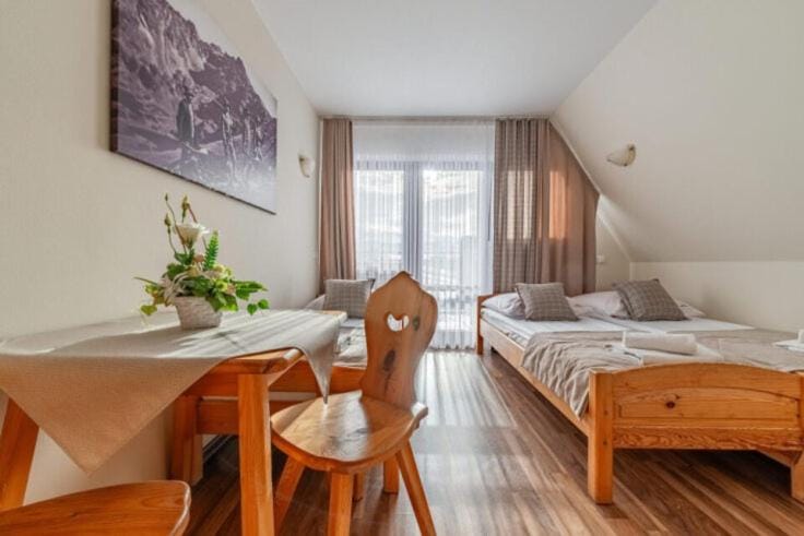 Bed, Photo of the whole room, towels