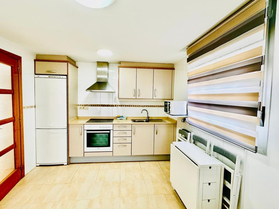 Kitchen or kitchenette, minibar, pet friendly, stove