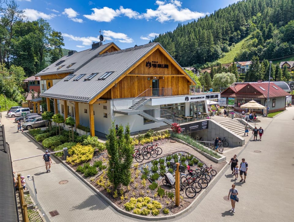 Property building, Restaurant/places to eat, Cycling, Swimming pool, Breakfast, Parking