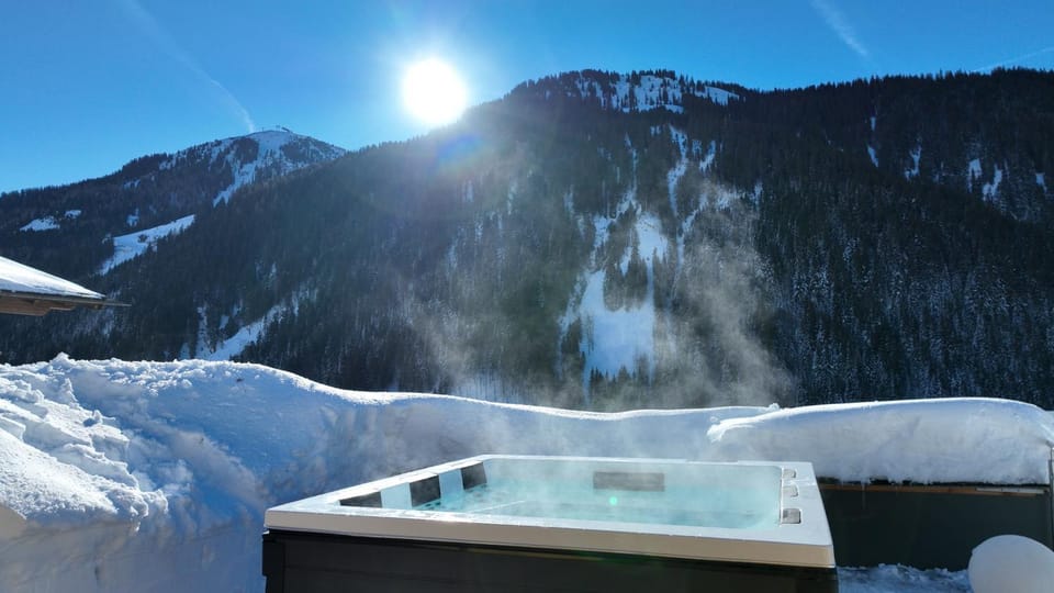 Balcony/Terrace, Mountain view