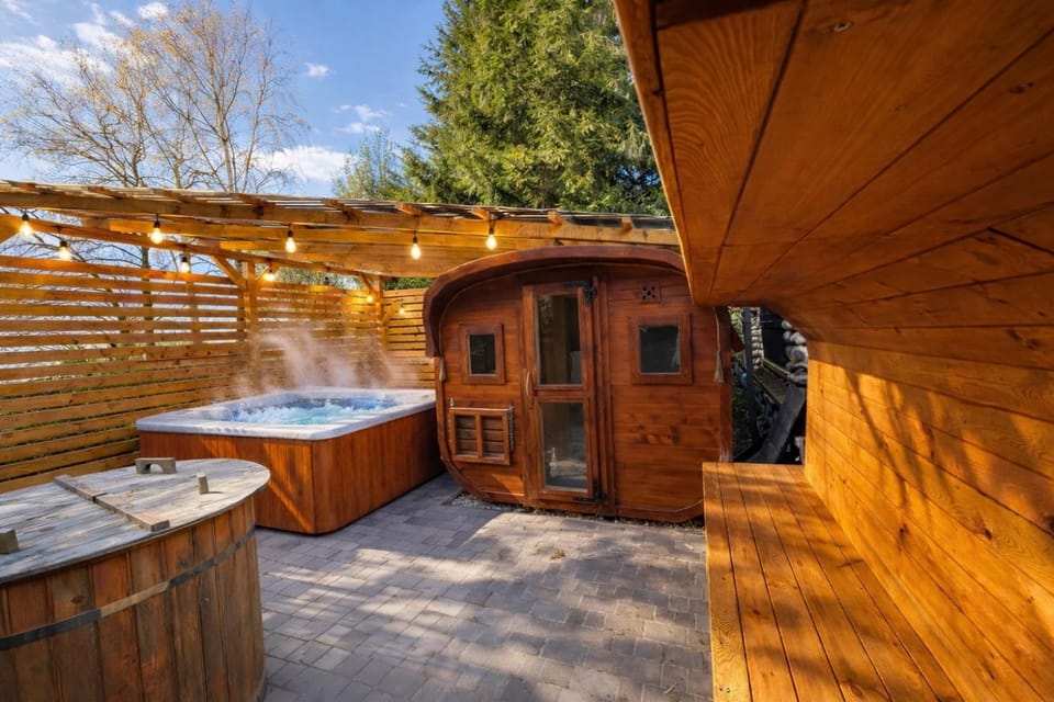 Natural landscape, Hot Tub, Sauna, Spa and wellness centre/facilities
