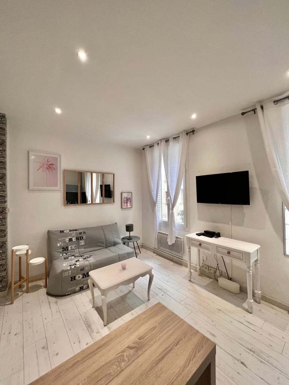 Communal lounge/ TV room, TV and multimedia, Living room, Seating area, Evening entertainment