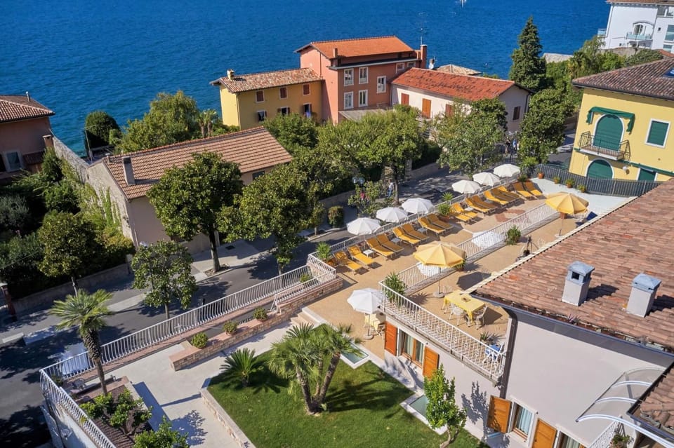 Neighbourhood, Bird's eye view