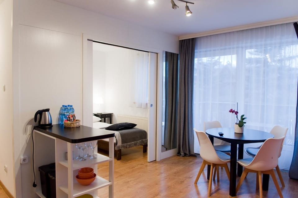 Balcony/Terrace, Living room, Dining area, Bedroom, Drinks