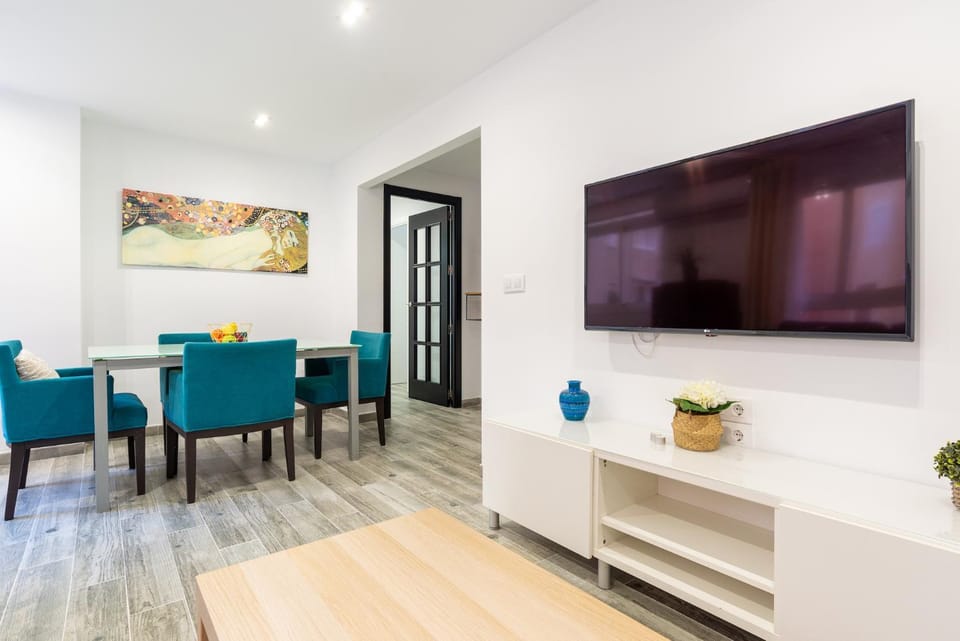 TV and multimedia, Living room, Seating area, Dining area, Evening entertainment