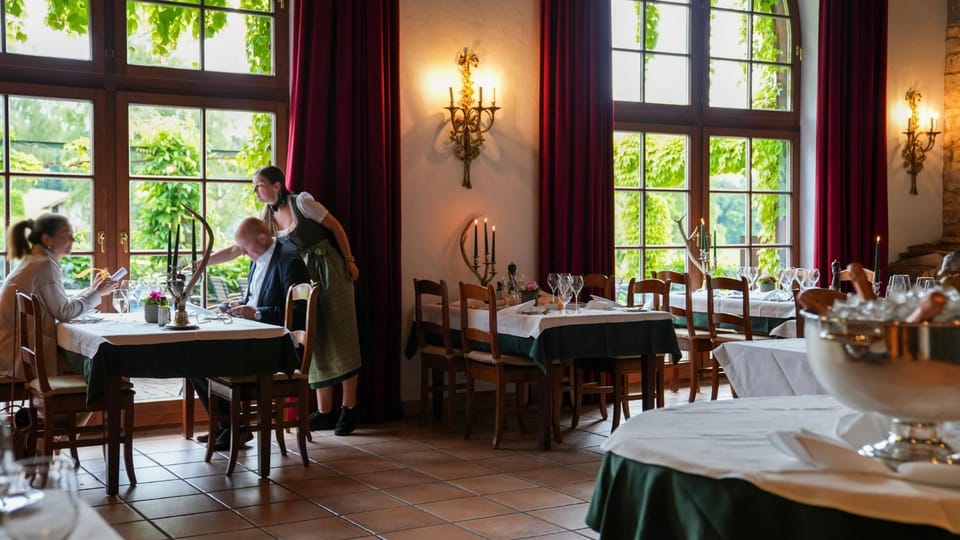 Restaurant/places to eat, People, Food and drinks, Banquet/Function facilities, Food, VIP, wedding
