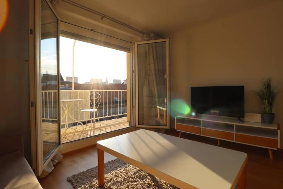 TV and multimedia, View (from property/room), Balcony/Terrace, Living room