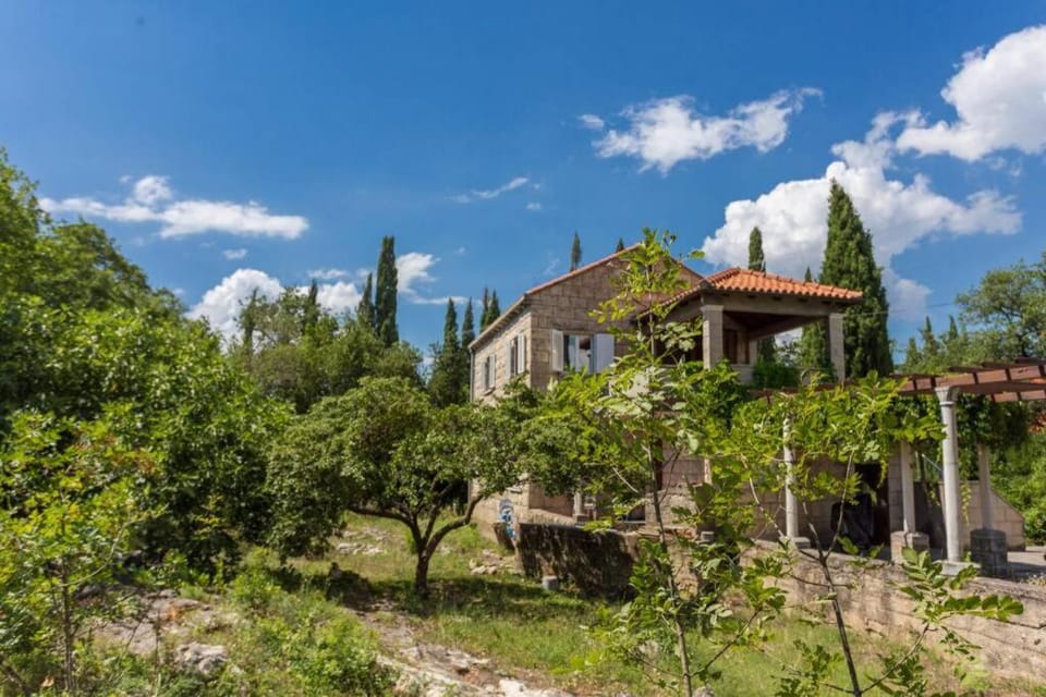 Sleep & Fly Cottage Apartment in Dubrovnik-Neretva County