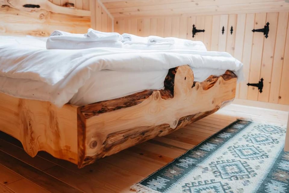 Pensiunea Cheile-Oltetului Bed and Breakfast in Romania