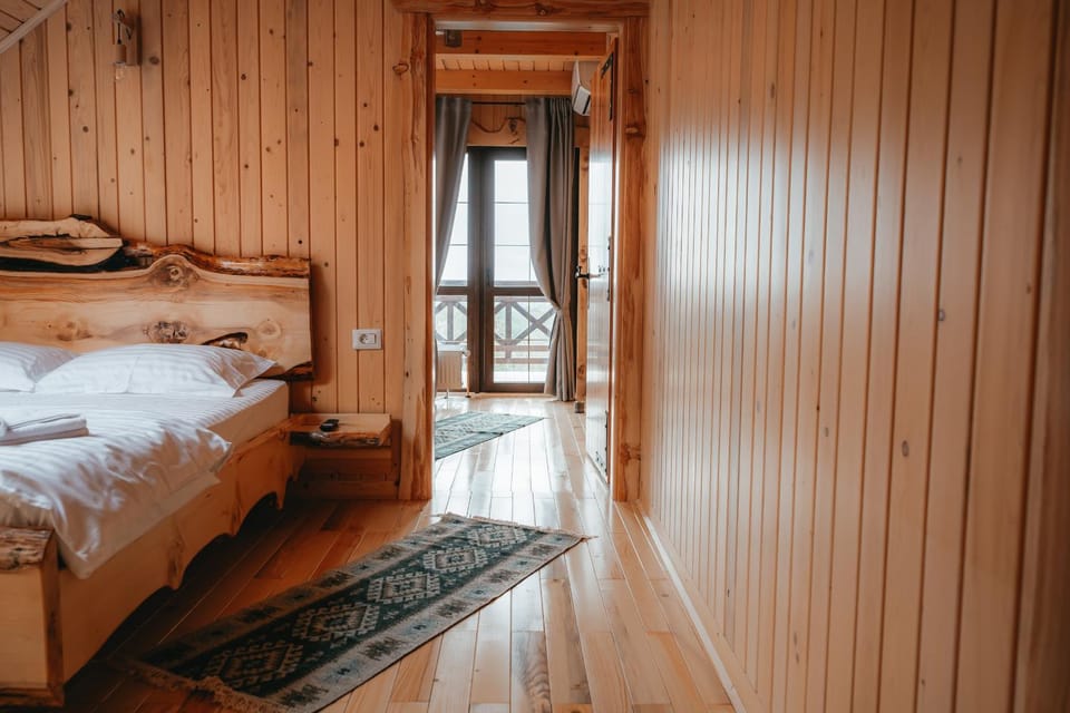 Pensiunea Cheile-Oltetului Bed and Breakfast in Romania