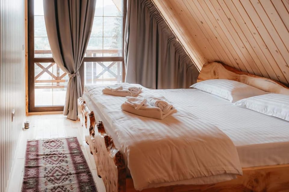 Pensiunea Cheile-Oltetului Bed and Breakfast in Romania