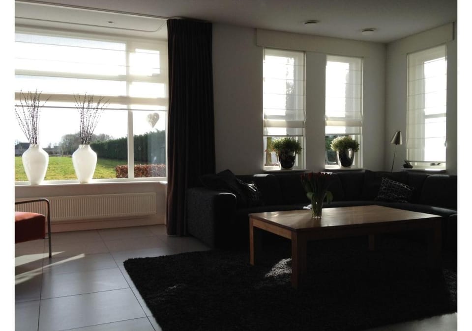 View (from property/room), Living room, Seating area