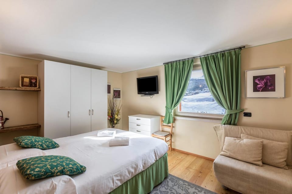 Living room, Bedroom