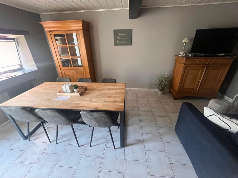 Communal lounge/ TV room, Living room, Seating area