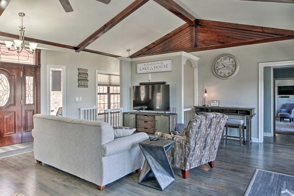 Pet-Friendly Branson Area Home: Hot Tub, Game Room House in Table Rock Lake