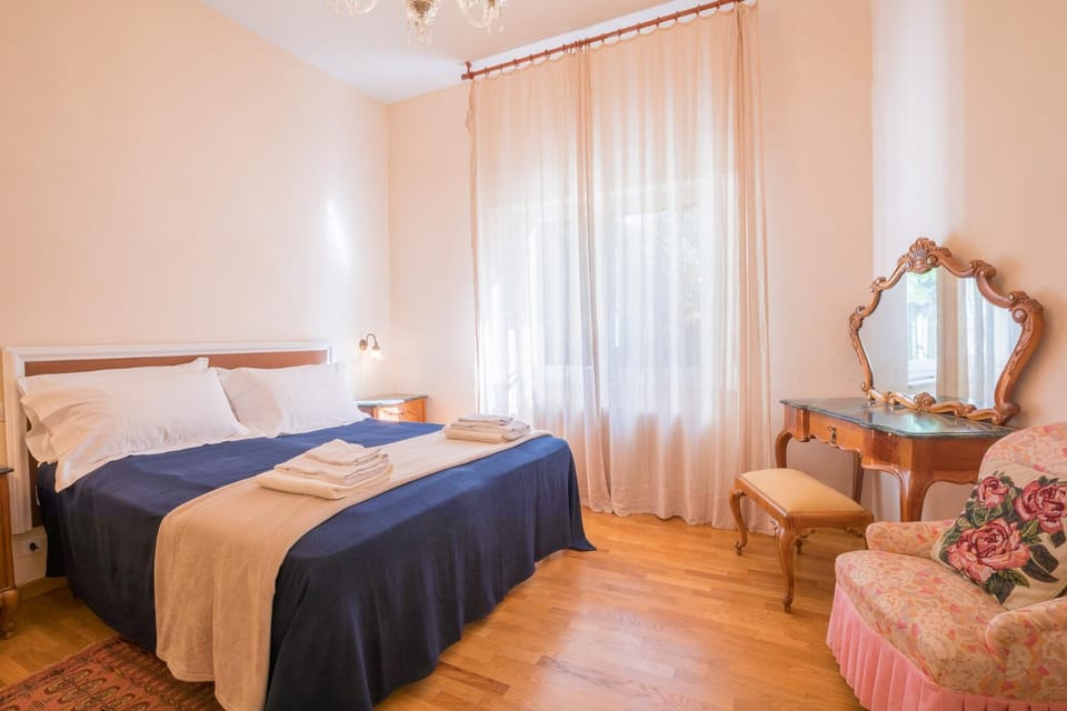 Casa con Giardino a 100 metri dal centro storico Con AC House in Tuscany