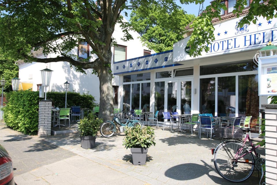 Patio, Facade/entrance, Day