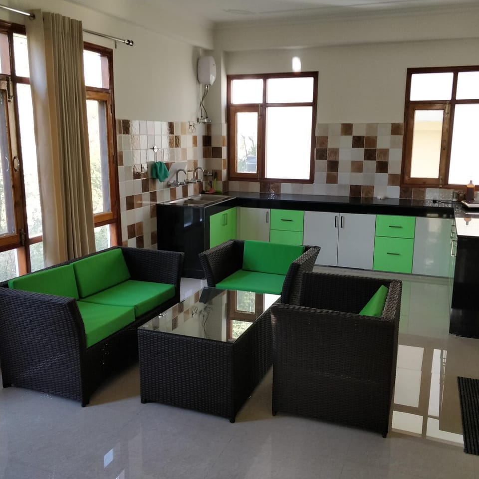 Pranav Homes - An idyllic abode with a picturesque view Apartment in Himachal Pradesh