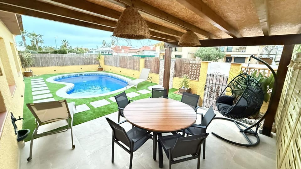 Casa La Gavina House in Montsià