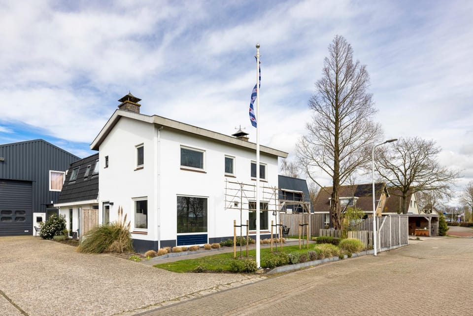 Property building, Day, Neighbourhood, Street view