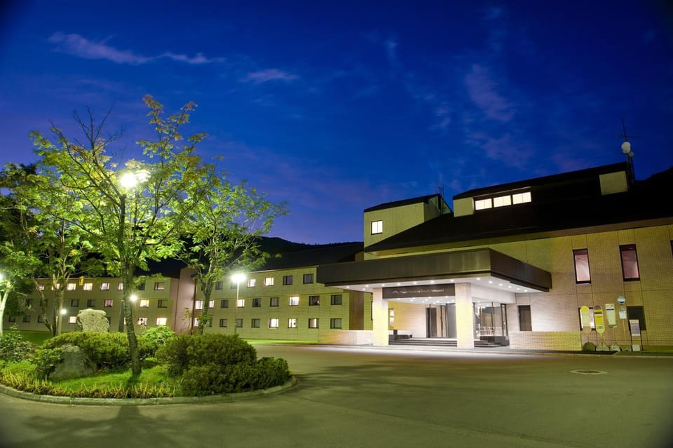 Property building, Facade/entrance, Night