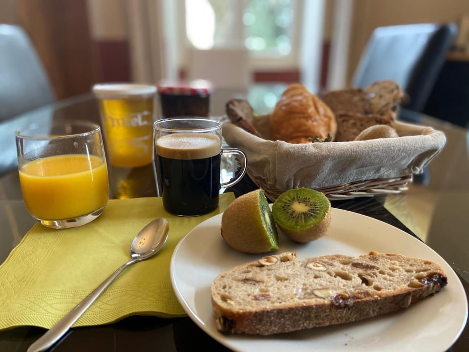 Food and drinks, Food, Breakfast, Continental breakfast, Buffet breakfast