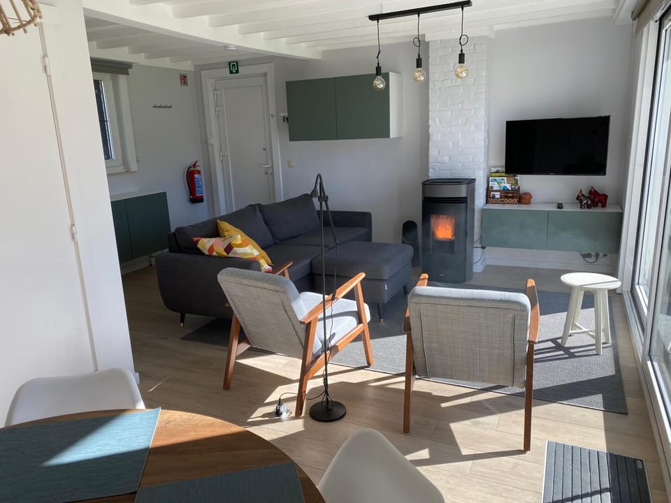 TV and multimedia, Living room, Seating area