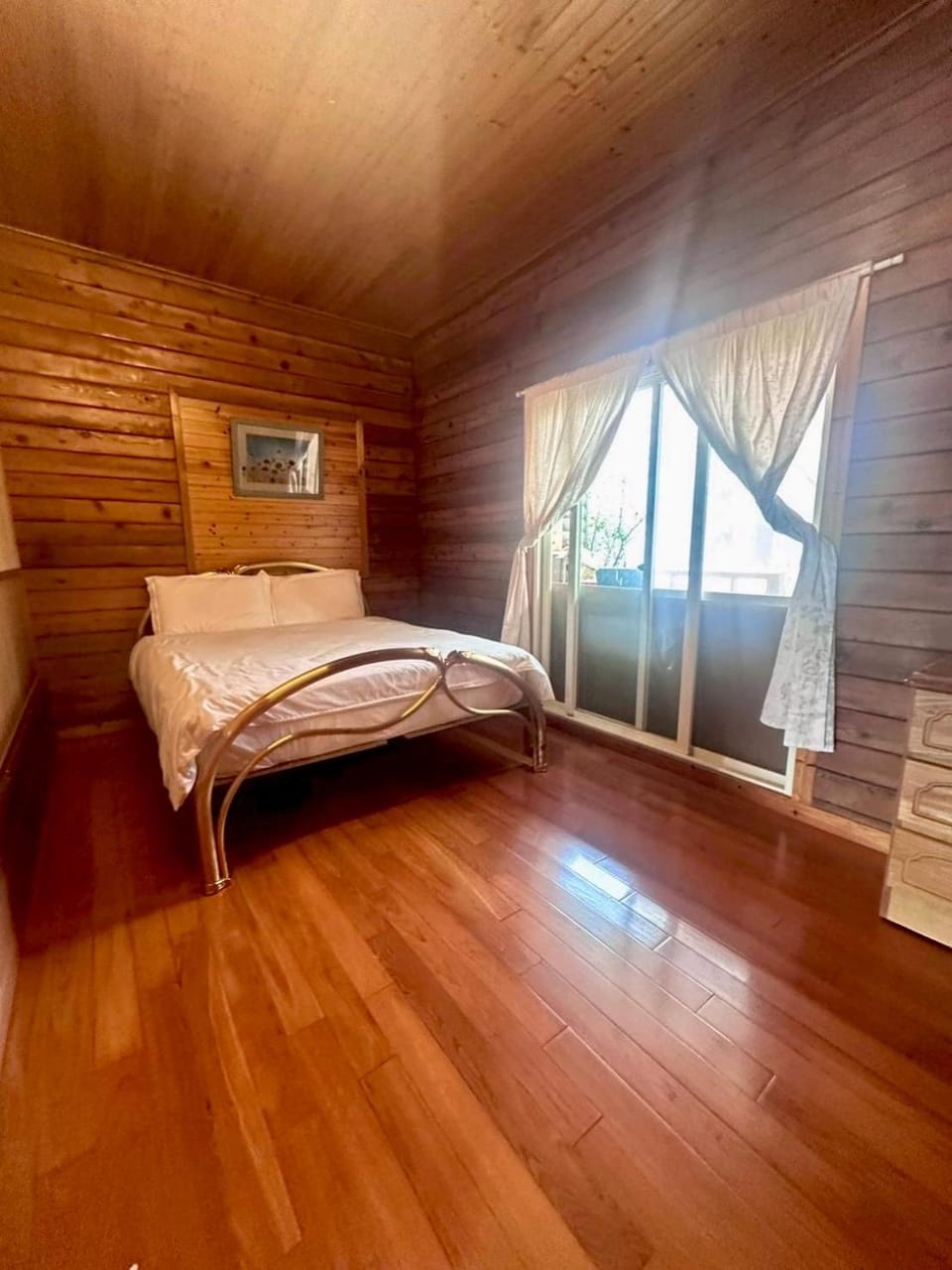 Bed, Photo of the whole room