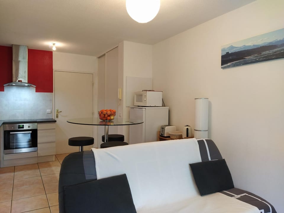 Kitchen or kitchenette, Living room, Dining area