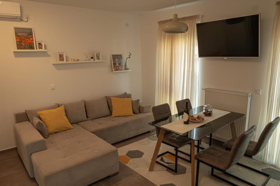 TV and multimedia, Living room, Dining area