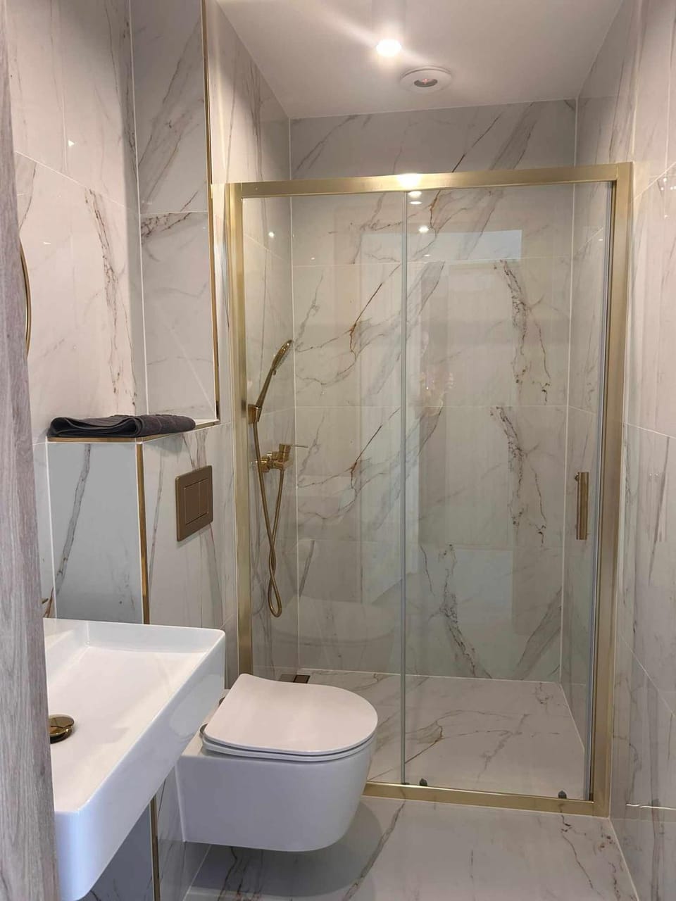Shower, Toilet, Summer, Bathroom, fireplace, fireplace, locker, locker