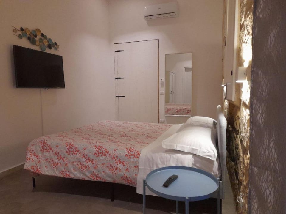 Bed, TV and multimedia, Bedroom, safe, wardrobe, air conditioner