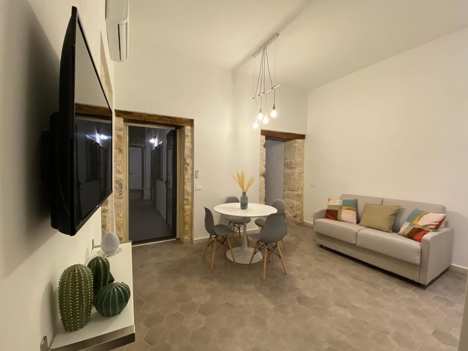 TV and multimedia, Living room, Seating area, air conditioner