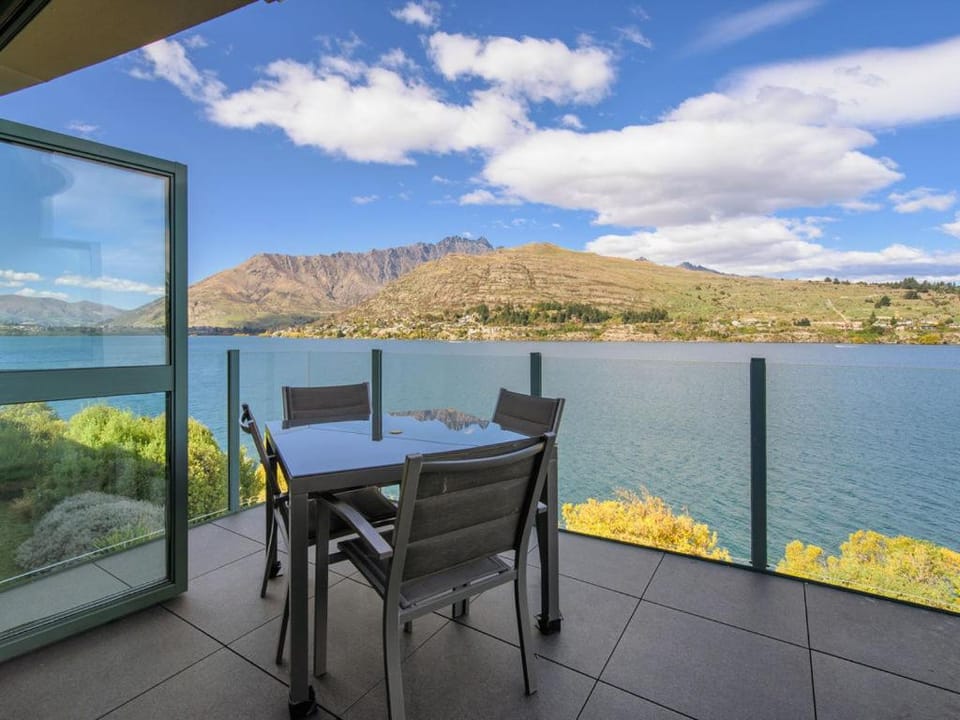 Patio, Natural landscape, View (from property/room), Balcony/Terrace, Dining area, Mountain view