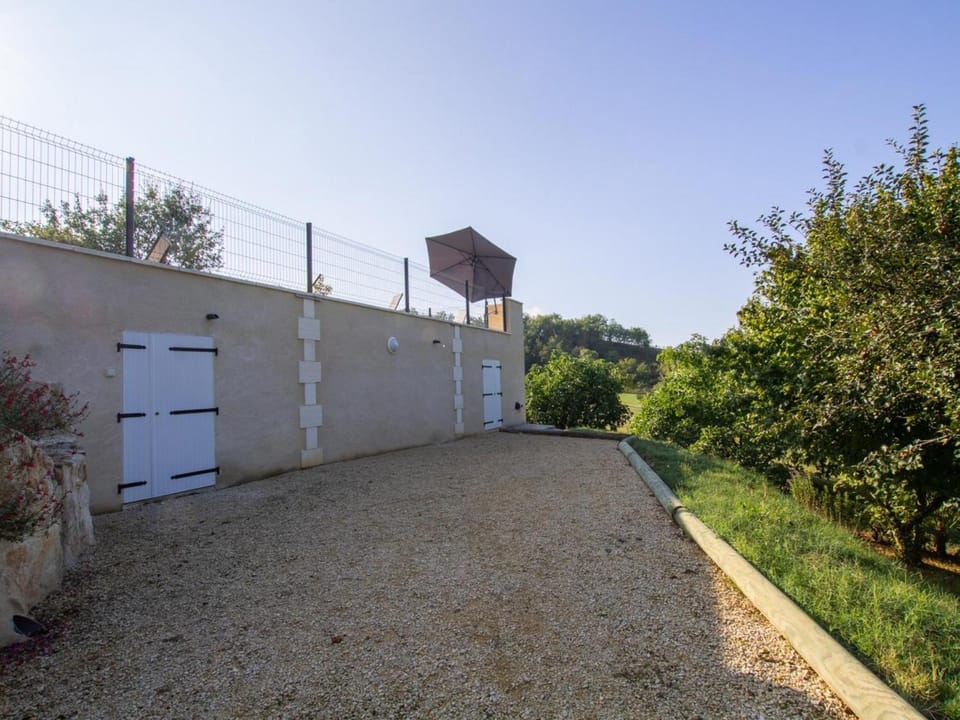 Maison spacieuse avec piscine, salle de sport, et équipements complets à Villamblard - FR-1-616-2 House in Occitanie