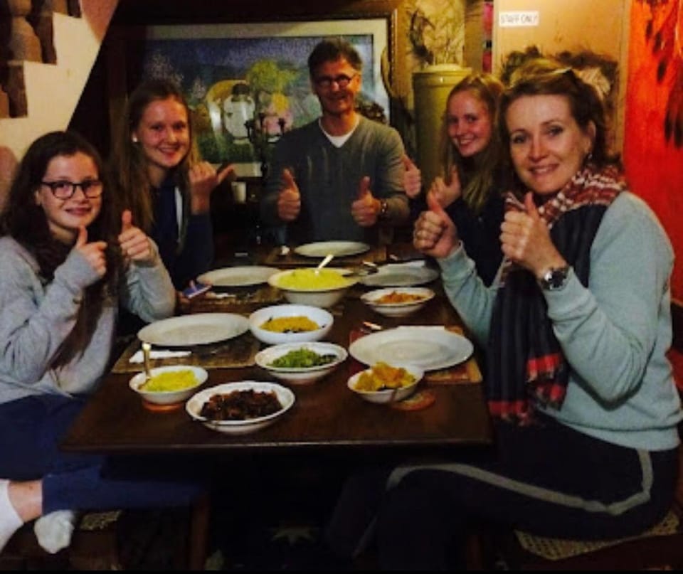 Restaurant/places to eat, People, Food and drinks, Food and drinks, Food, Dinner, group of guests
