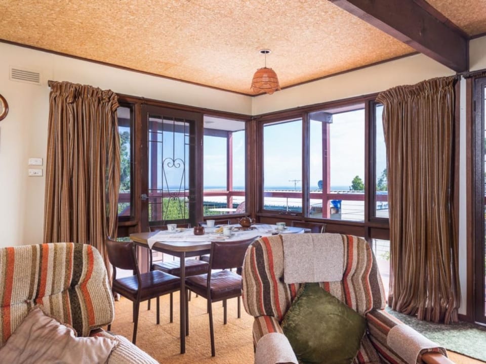 Hillside Haven by the Sea House in Red Hill