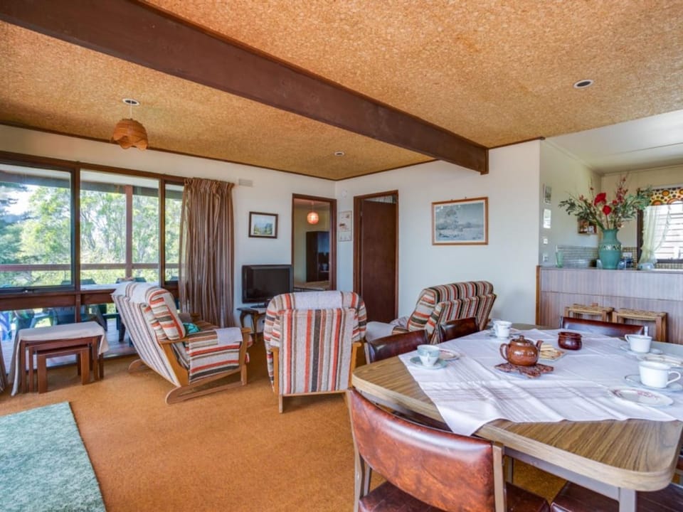 Hillside Haven by the Sea House in Red Hill