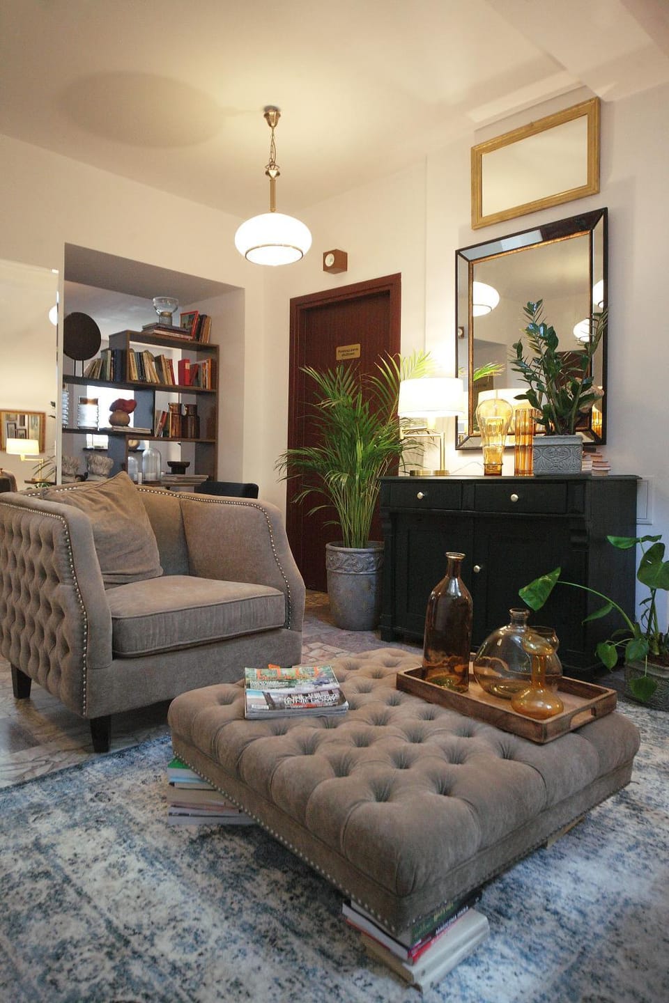 Library, Living room, Seating area